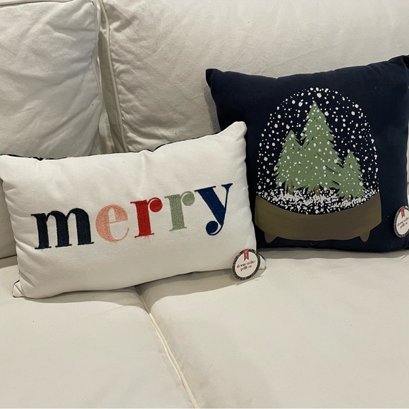 Christmas Tree Decorative Pillow plus Embroidered Merry pillow🎄🎉 - Picture 9 of 9